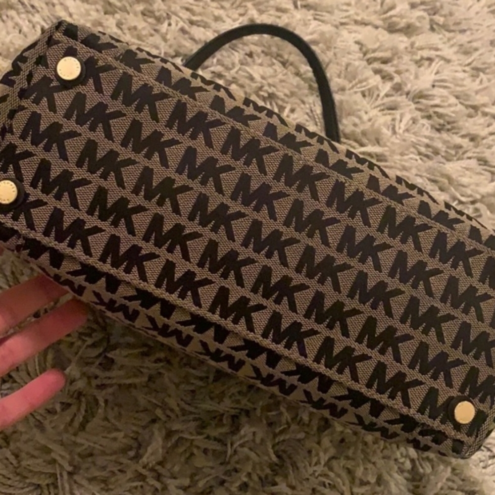 ***SOLD***Michael Kors Tote Handbag & Wallet - Picture 4 of 8